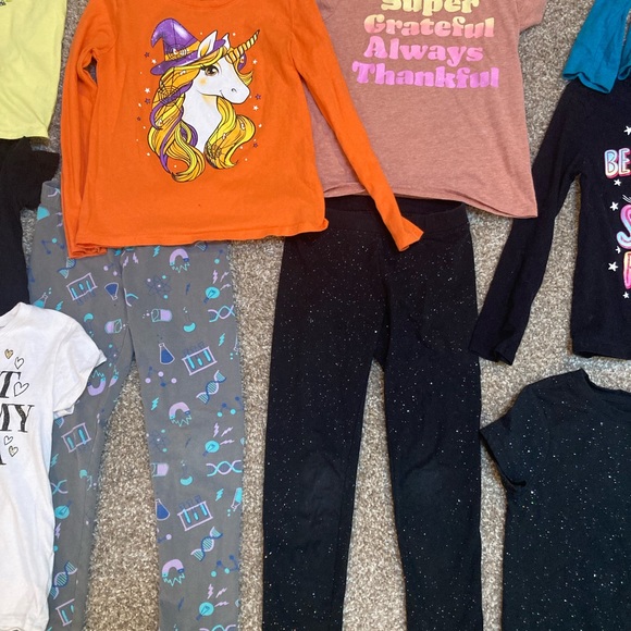 Girls size 6 tops/bottoms. - Picture 4 of 6